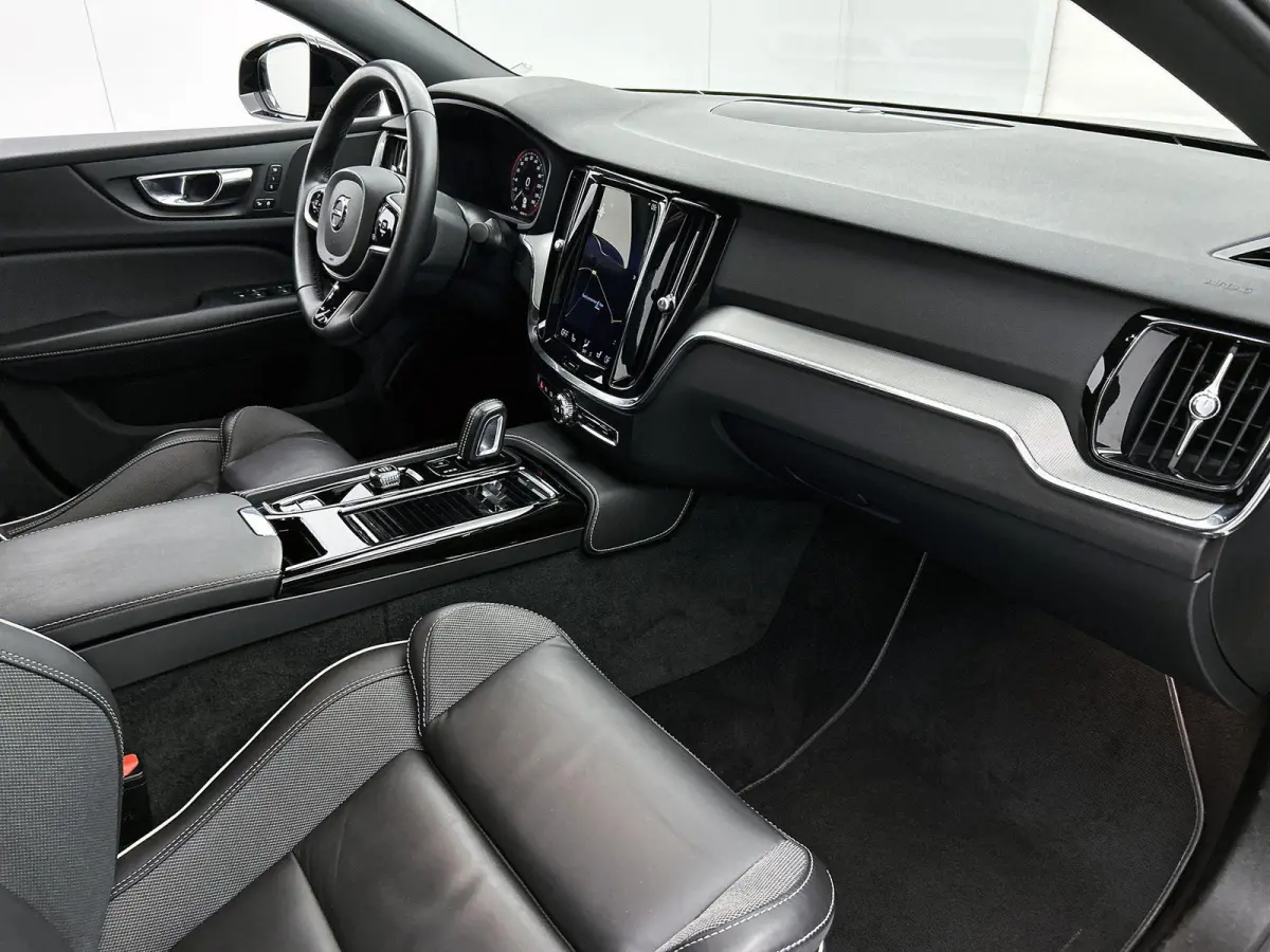 2.0 Recharge T6 AWD R-Design | Automaat | Apple Carplay / Android Auto | Achteruitrijcamera | Parkeersensoren | Stoelverwarming | Stuurverwarming |