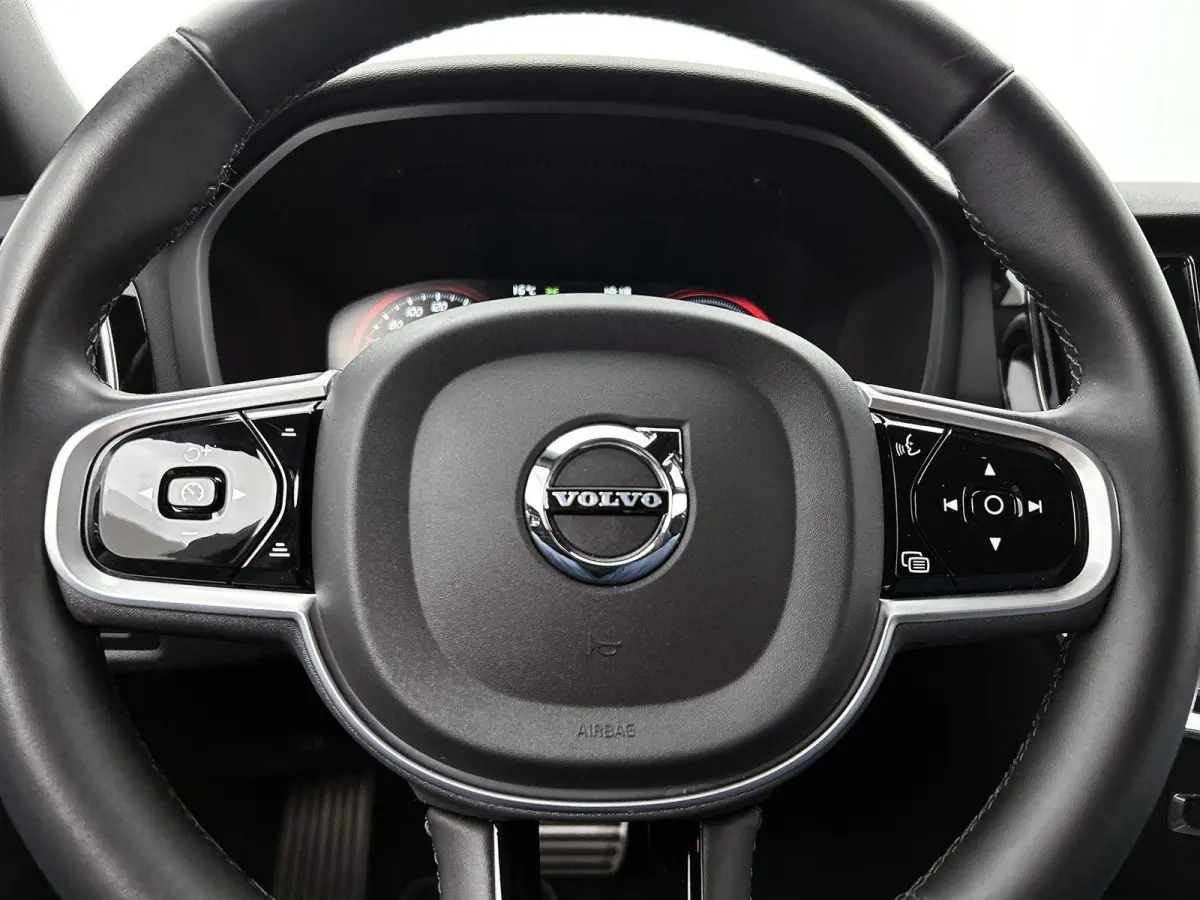 2.0 Recharge T6 AWD R-Design | Automaat | Apple Carplay / Android Auto | Achteruitrijcamera | Parkeersensoren | Stoelverwarming | Stuurverwarming |