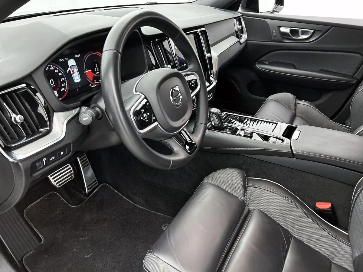 2.0 Recharge T6 AWD R-Design | Automaat | Apple Carplay / Android Auto | Achteruitrijcamera | Parkeersensoren | Stoelverwarming | Stuurverwarming |
