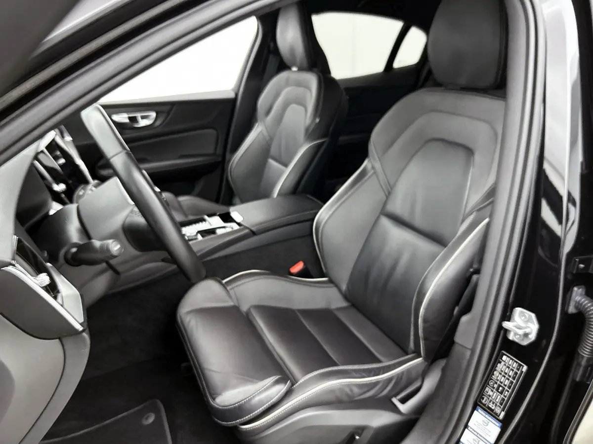 2.0 Recharge T6 AWD R-Design | Automaat | Apple Carplay / Android Auto | Achteruitrijcamera | Parkeersensoren | Stoelverwarming | Stuurverwarming |
