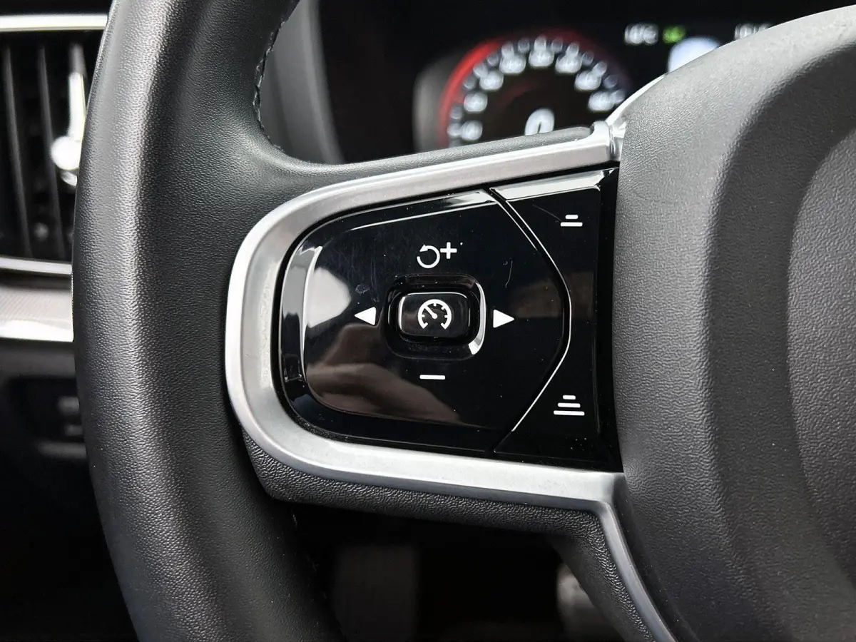 2.0 Recharge T6 AWD R-Design | Automaat | Apple Carplay / Android Auto | Achteruitrijcamera | Parkeersensoren | Stoelverwarming | Stuurverwarming |