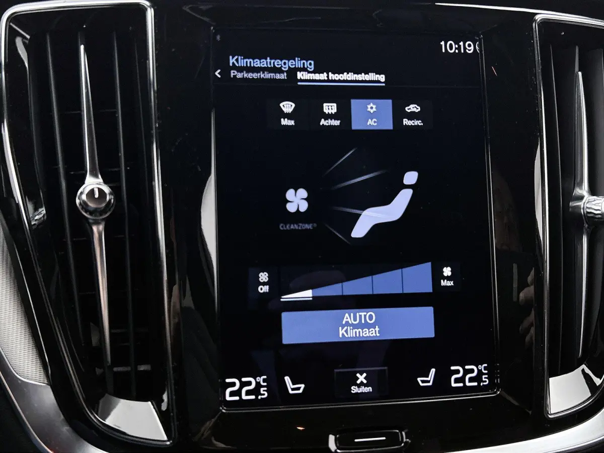2.0 Recharge T6 AWD R-Design | Automaat | Apple Carplay / Android Auto | Achteruitrijcamera | Parkeersensoren | Stoelverwarming | Stuurverwarming |