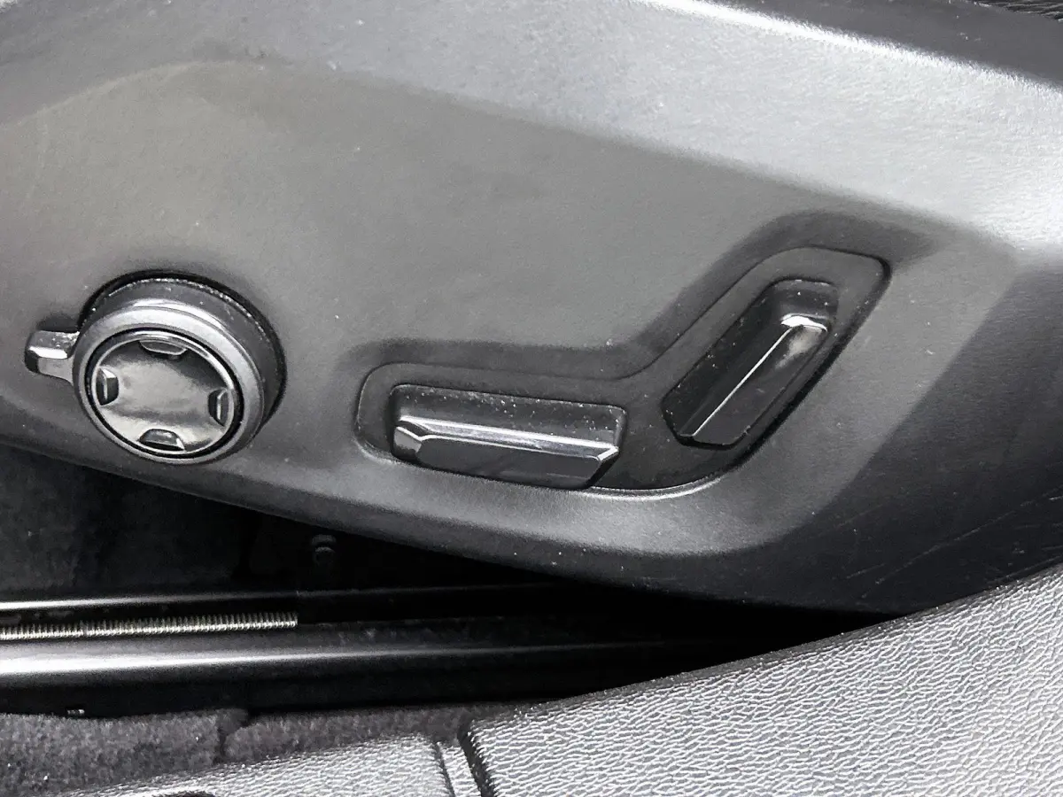 2.0 Recharge T6 AWD R-Design | Automaat | Apple Carplay / Android Auto | Achteruitrijcamera | Parkeersensoren | Stoelverwarming | Stuurverwarming |