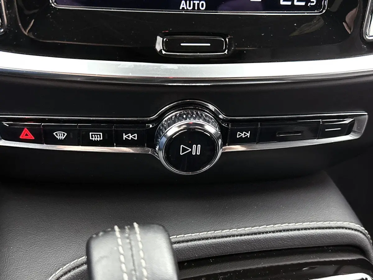2.0 Recharge T6 AWD R-Design | Automaat | Apple Carplay / Android Auto | Achteruitrijcamera | Parkeersensoren | Stoelverwarming | Stuurverwarming |