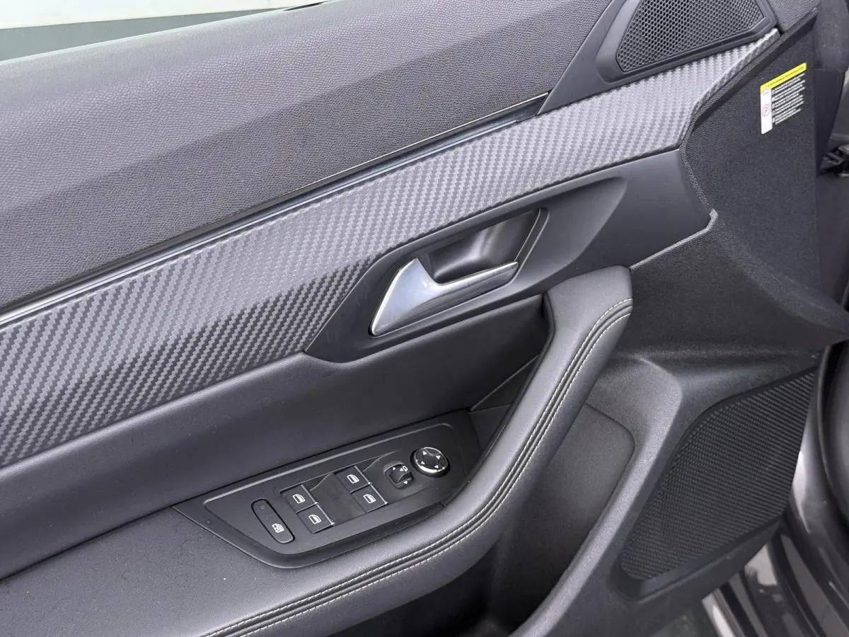 GT 225pk Plugin-Hybrid Automaat | Accu 92% | Navigatie | Elektrische achterklep | Full LED koplampen | Camera achter | Cruise control adaptief | Apple Carplay en Android auto