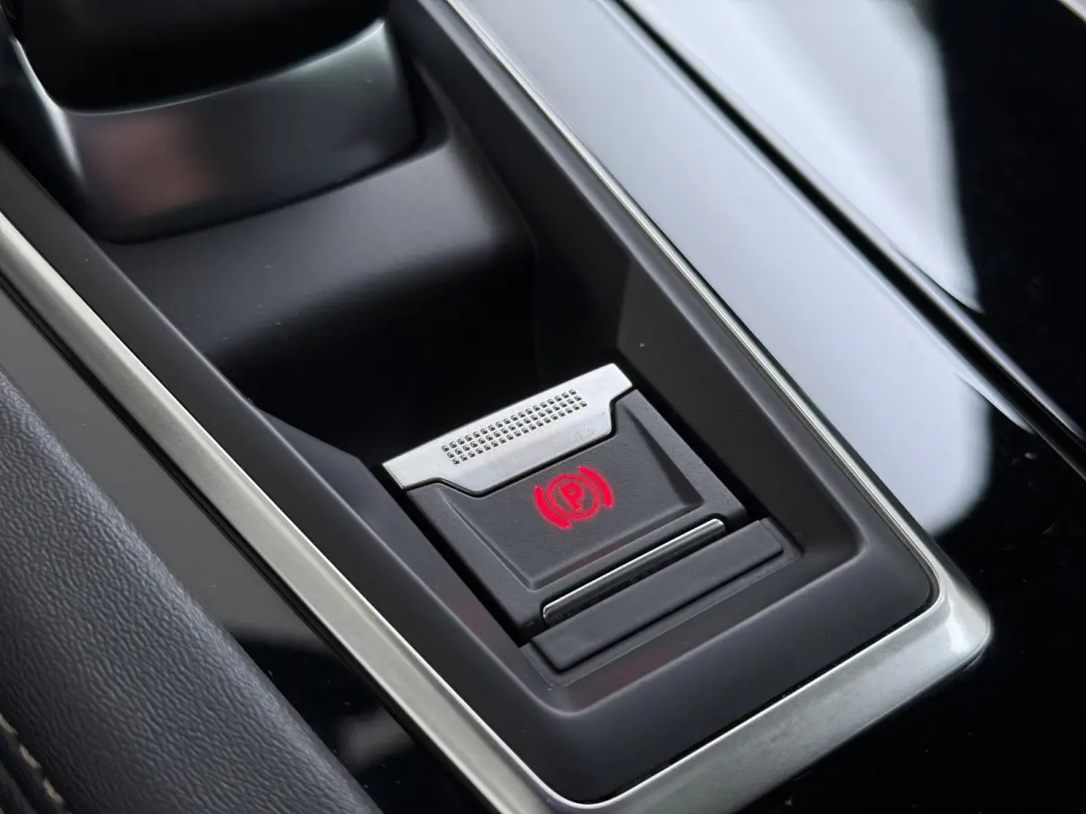 GT 225pk Plugin-Hybrid Automaat | Accu 92% | Navigatie | Elektrische achterklep | Full LED koplampen | Camera achter | Cruise control adaptief | Apple Carplay en Android auto