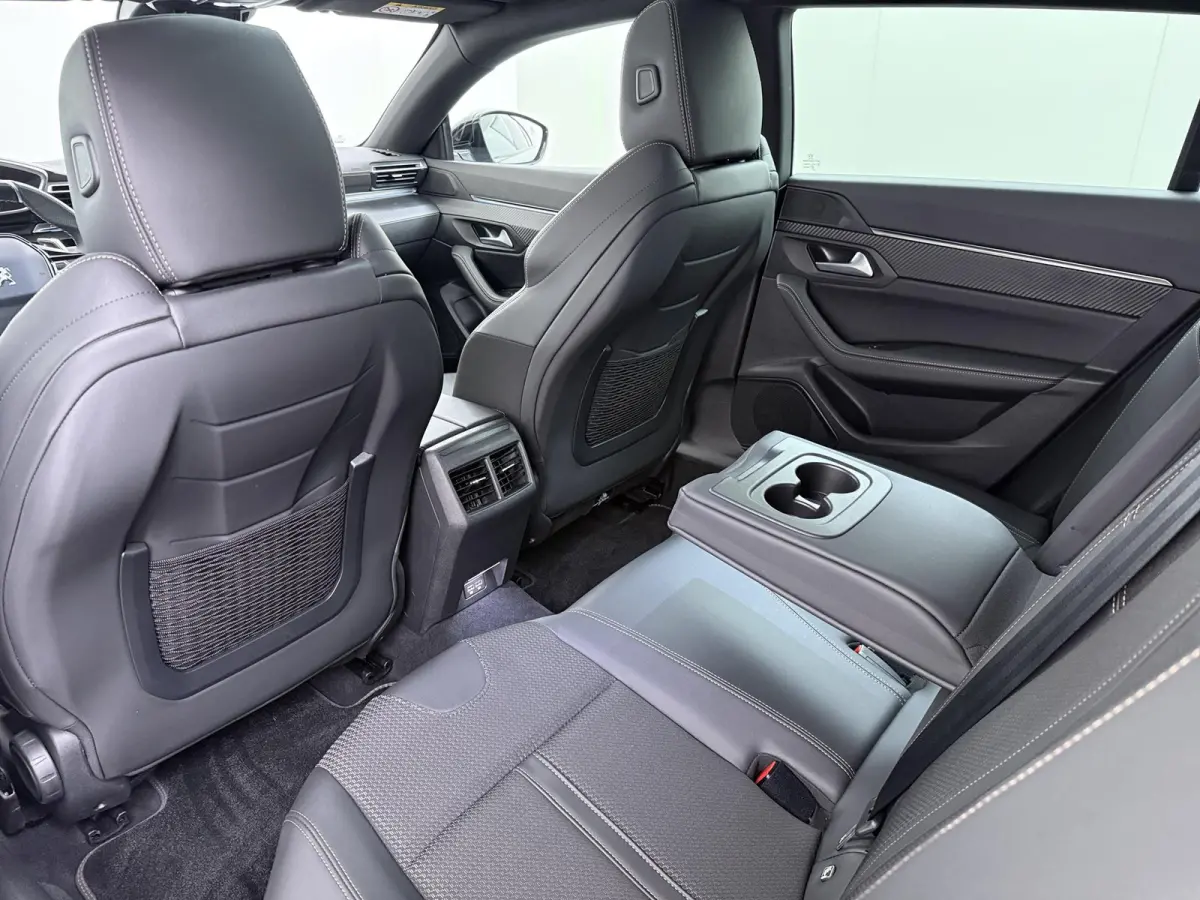 GT 225pk Plugin-Hybrid Automaat | Accu 92% | Navigatie | Elektrische achterklep | Full LED koplampen | Camera achter | Cruise control adaptief | Apple Carplay en Android auto
