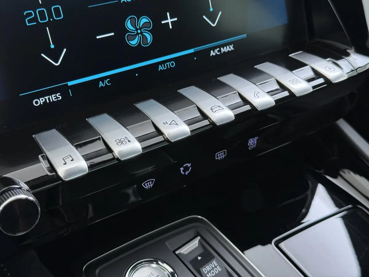 GT 225pk Plugin-Hybrid Automaat | Accu 92% | Navigatie | Elektrische achterklep | Full LED koplampen | Camera achter | Cruise control adaptief | Apple Carplay en Android auto