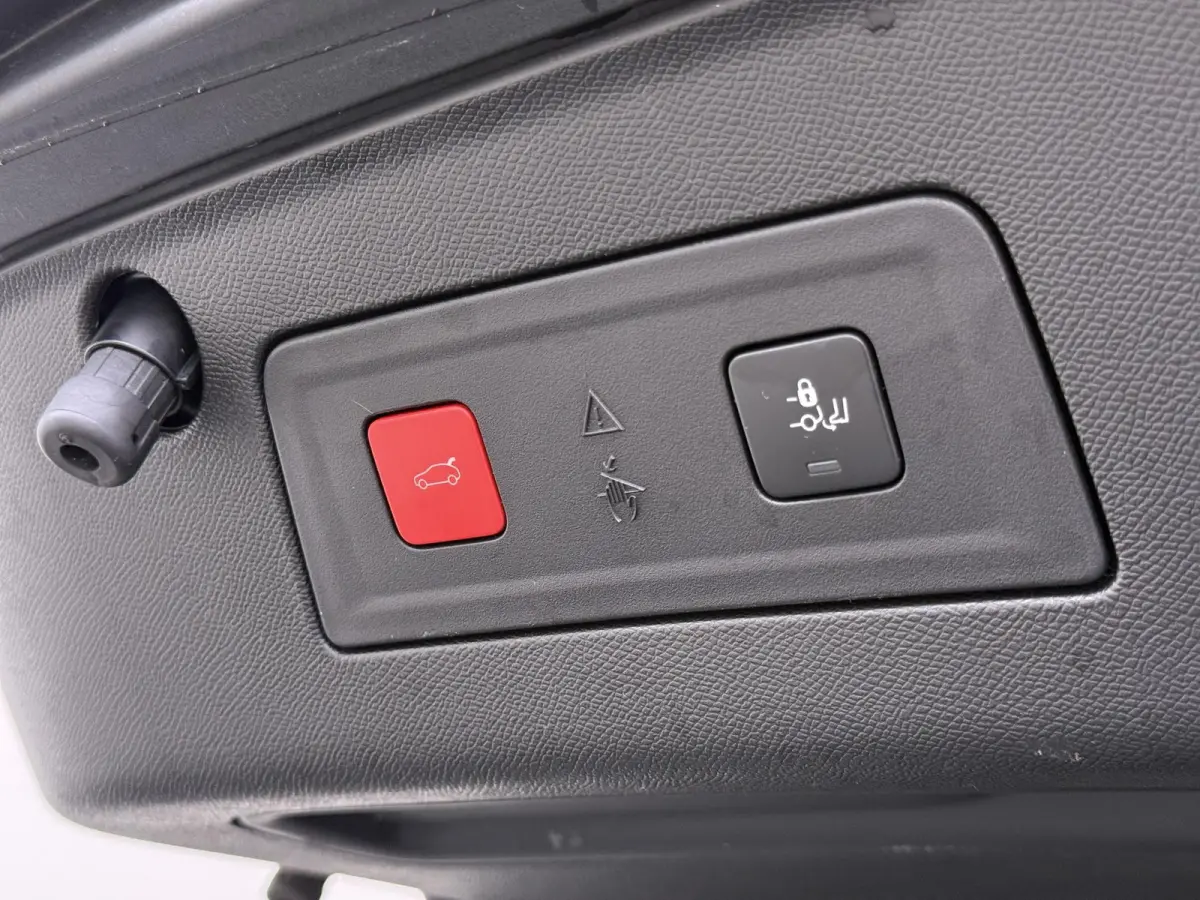 GT 225pk Plugin-Hybrid Automaat | Accu 92% | Navigatie | Elektrische achterklep | Full LED koplampen | Camera achter | Cruise control adaptief | Apple Carplay en Android auto