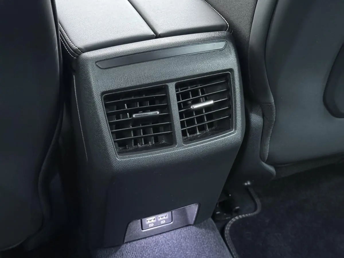 GT 225pk Plugin-Hybrid Automaat | Accu 92% | Navigatie | Elektrische achterklep | Full LED koplampen | Camera achter | Cruise control adaptief | Apple Carplay en Android auto