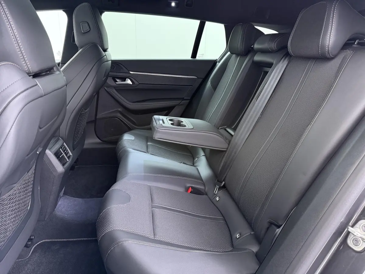 GT 225pk Plugin-Hybrid Automaat | Accu 92% | Navigatie | Elektrische achterklep | Full LED koplampen | Camera achter | Cruise control adaptief | Apple Carplay en Android auto
