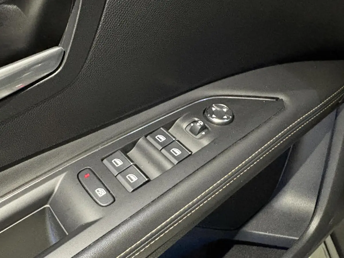 1.6 HYbrid 225 GT|PANODAK|Massage|Memory|360|FOCAL|Carplay|19 inch|Navi|PDC|ACC|Side assist|Lane Assist