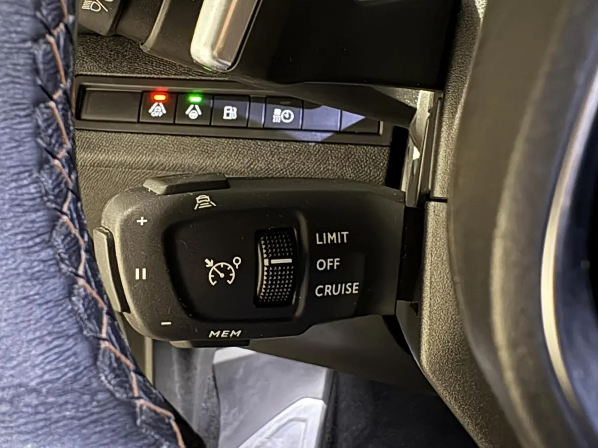 1.6 HYbrid 225 GT|PANODAK|Massage|Memory|360|FOCAL|Carplay|19 inch|Navi|PDC|ACC|Side assist|Lane Assist