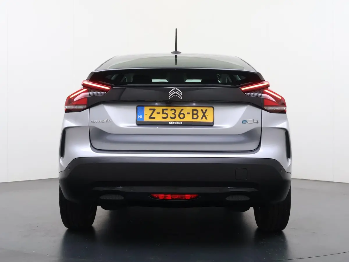 You 50 kWh | Accu 99% | 3-Fase | Camera achter | Navigatie via Apple Carplay en Android auto | Automatische airco | Lichtmetalen velgen | Cruise control