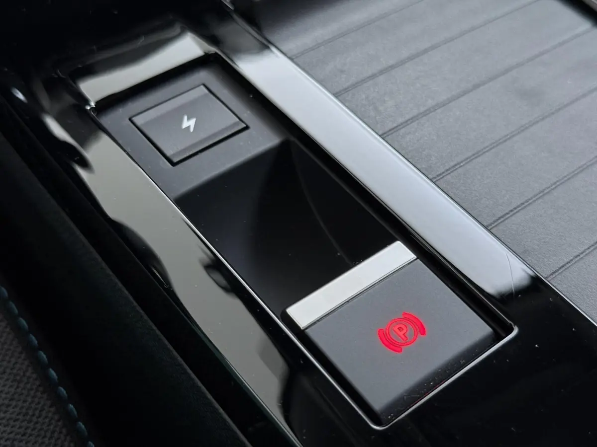 You 50 kWh | Accu 99% | 3-Fase | Camera achter | Navigatie via Apple Carplay en Android auto | Automatische airco | Lichtmetalen velgen | Cruise control
