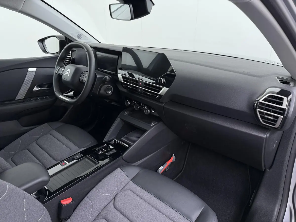 You 50 kWh | Accu 99% | 3-Fase | Camera achter | Navigatie via Apple Carplay en Android auto | Automatische airco | Lichtmetalen velgen | Cruise control