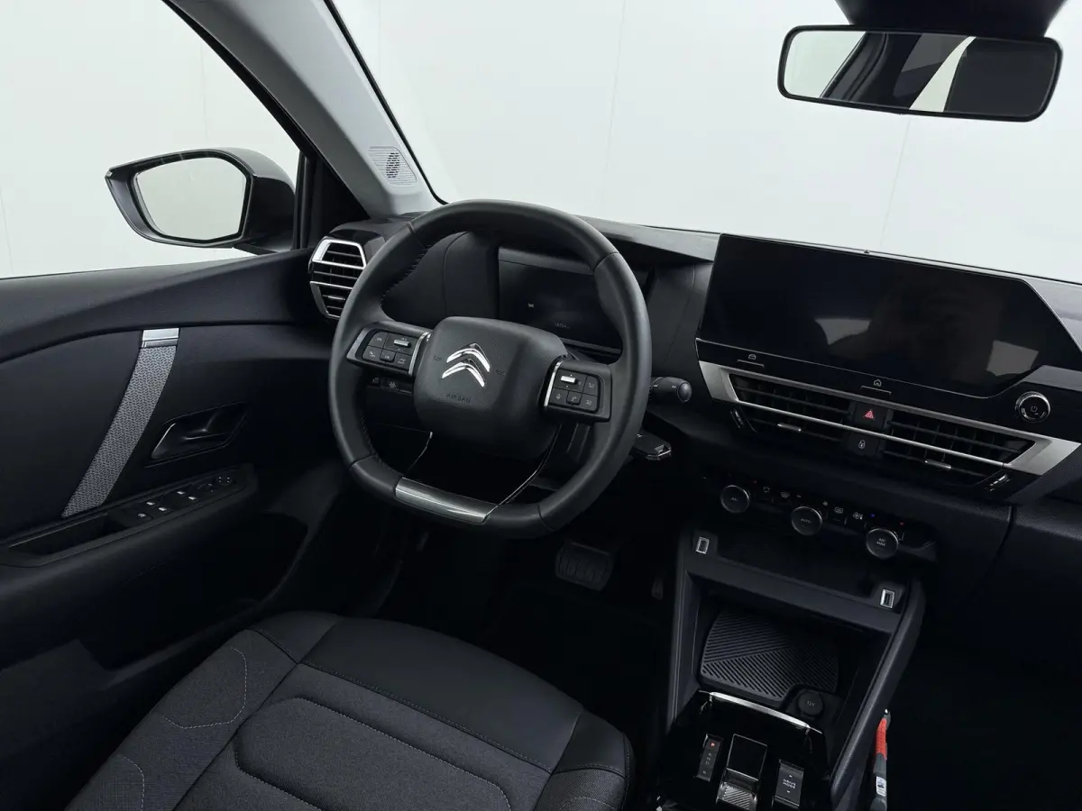 You 50 kWh | Accu 99% | 3-Fase | Camera achter | Navigatie via Apple Carplay en Android auto | Automatische airco | Lichtmetalen velgen | Cruise control
