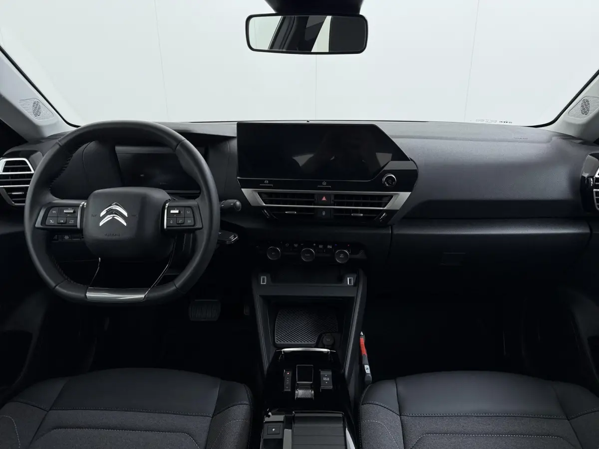 You 50 kWh | Accu 99% | 3-Fase | Camera achter | Navigatie via Apple Carplay en Android auto | Automatische airco | Lichtmetalen velgen | Cruise control