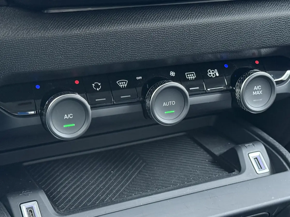 You 50 kWh | Accu 99% | 3-Fase | Camera achter | Navigatie via Apple Carplay en Android auto | Automatische airco | Lichtmetalen velgen | Cruise control