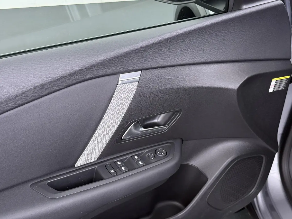 You 50 kWh | Accu 99% | 3-Fase | Camera achter | Navigatie via Apple Carplay en Android auto | Automatische airco | Lichtmetalen velgen | Cruise control