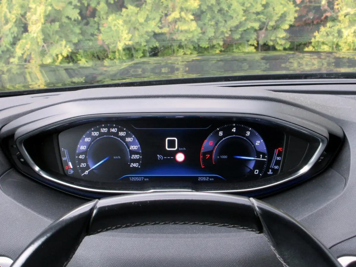 1.2 PureTech Allure * Navi * Camera * Carplay *