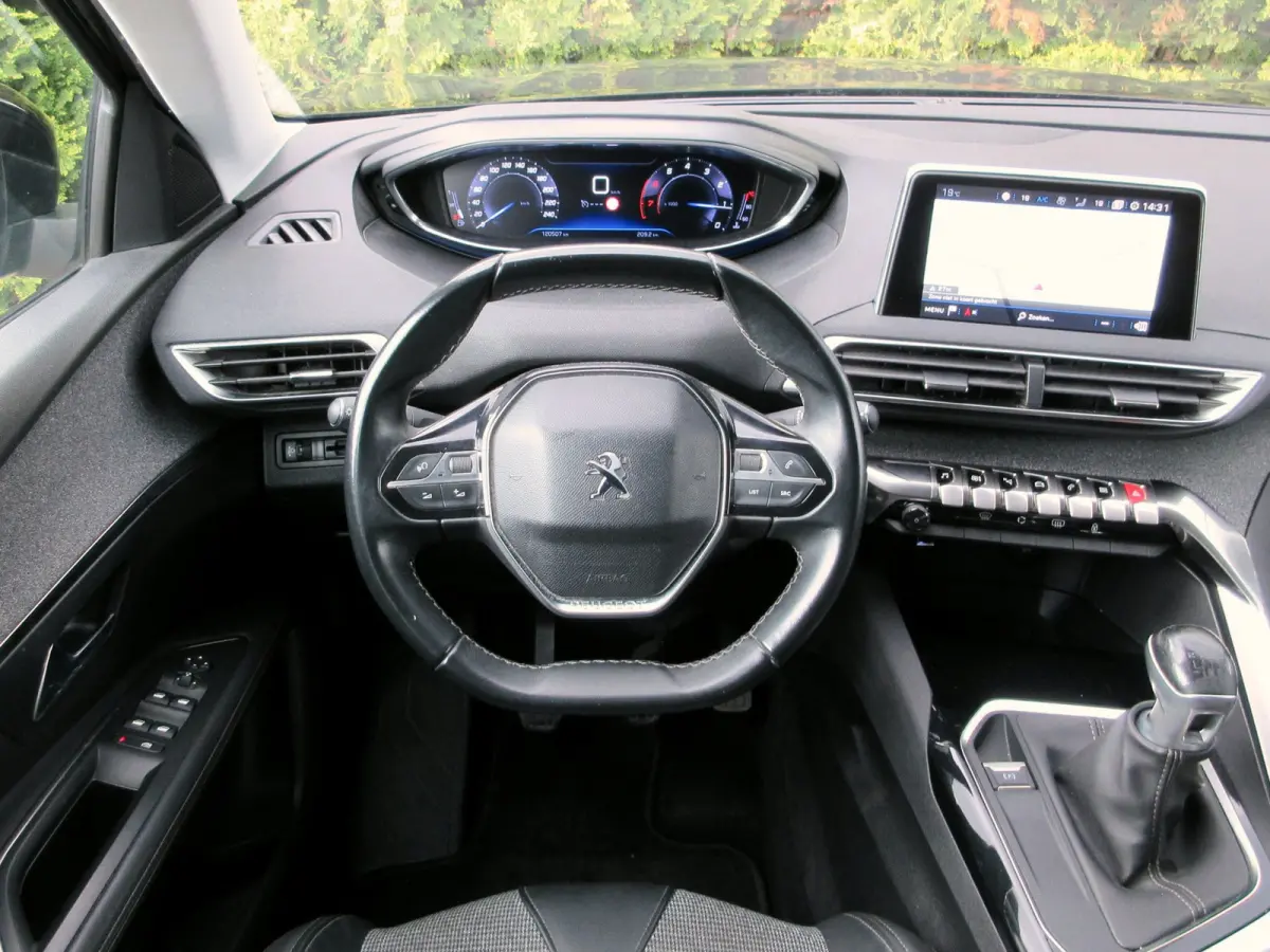 1.2 PureTech Allure * Navi * Camera * Carplay *
