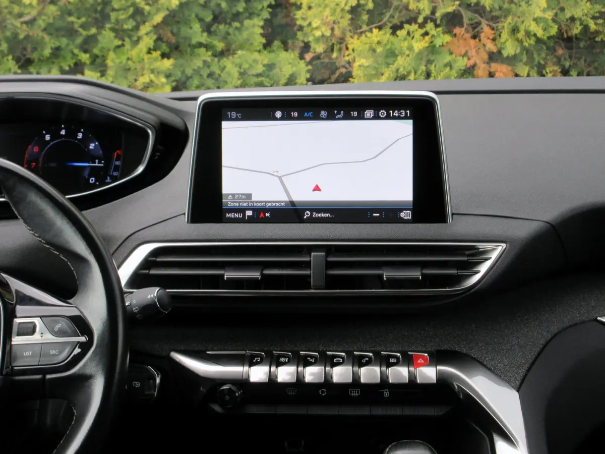 1.2 PureTech Allure * Navi * Camera * Carplay *