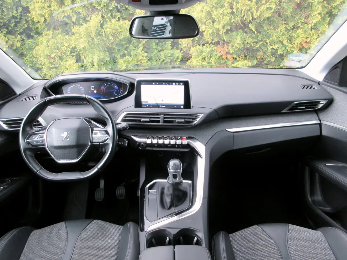 1.2 PureTech Allure * Navi * Camera * Carplay *