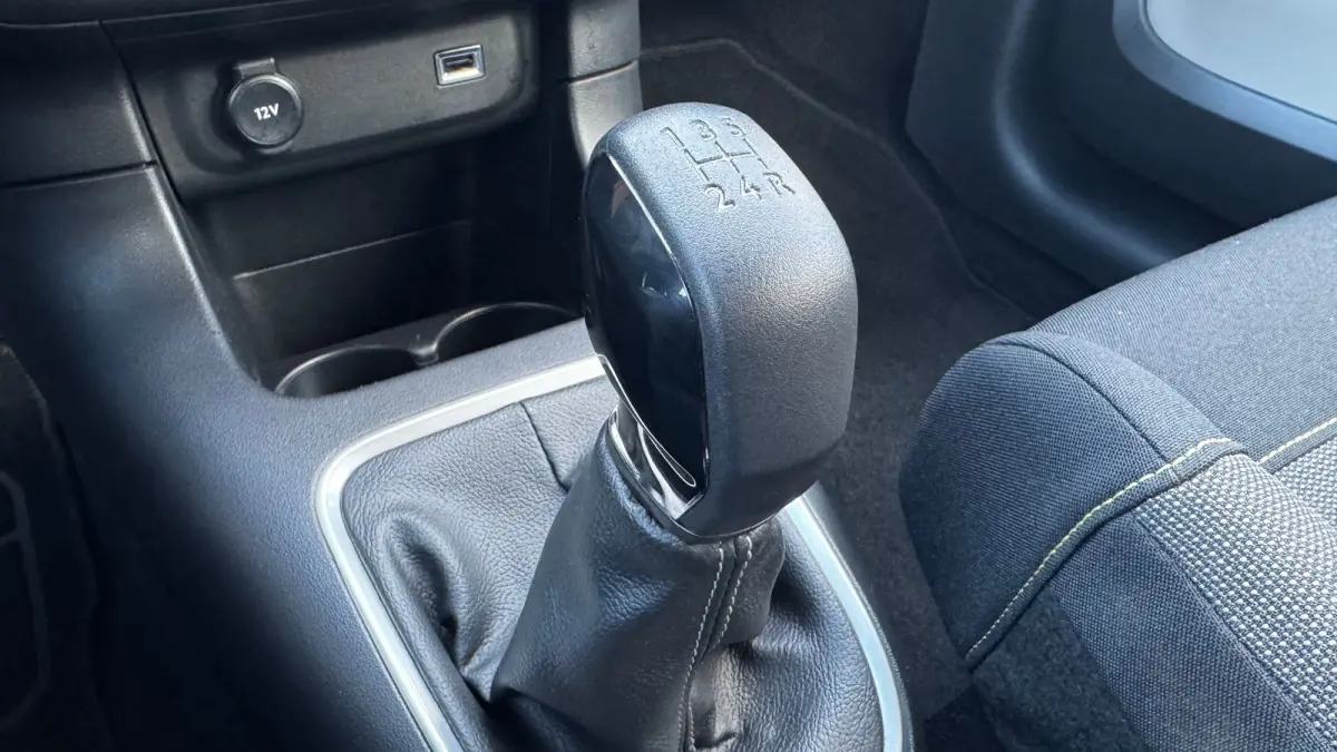 1.2 PURETECH 83PK C-SERIES / NAVI / CLIMA / LED / BLUETOOTH / CRUISECONTROL / 1E EIGENAAR / NIEUWSTAAT !!