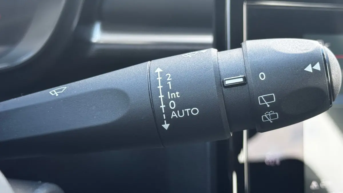 1.2 PURETECH 83PK C-SERIES / NAVI / CLIMA / LED / BLUETOOTH / CRUISECONTROL / 1E EIGENAAR / NIEUWSTAAT !!