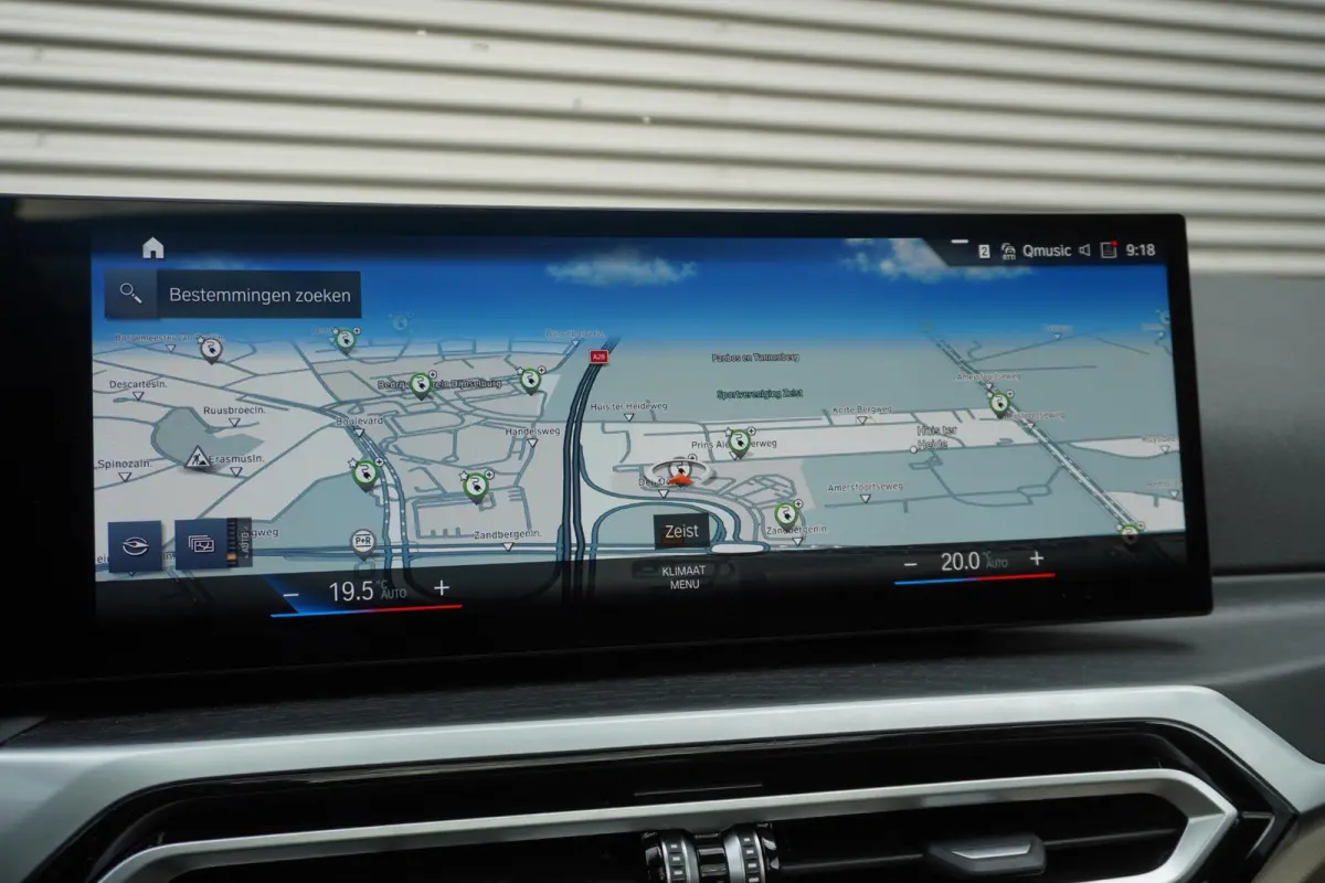 320e | M Sportpakket | Comfort Pack | Trekhaak met elektrisch wegklapbare kogel | Glazen panoramadak | HIFI System Harman Kardon | Stuurwielrand verwarmd