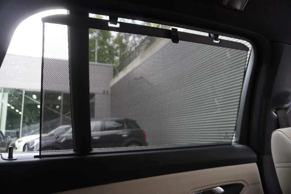 320e | M Sportpakket | Comfort Pack | Trekhaak met elektrisch wegklapbare kogel | Glazen panoramadak | HIFI System Harman Kardon | Stuurwielrand verwarmd