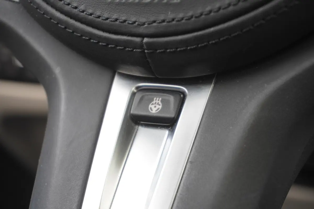 320e | M Sportpakket | Comfort Pack | Trekhaak met elektrisch wegklapbare kogel | Glazen panoramadak | HIFI System Harman Kardon | Stuurwielrand verwarmd