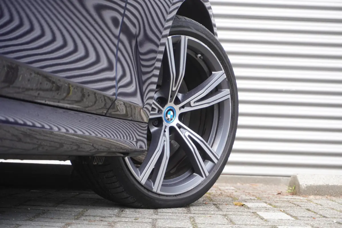 320e | M Sportpakket | Comfort Pack | Trekhaak met elektrisch wegklapbare kogel | Glazen panoramadak | HIFI System Harman Kardon | Stuurwielrand verwarmd