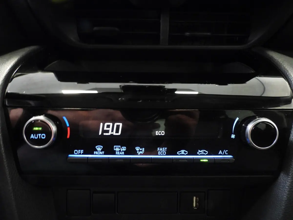 1.5 Hybrid Active NAVI-APP/CAMERA/CLIMA/ADAPT.CRUISE!