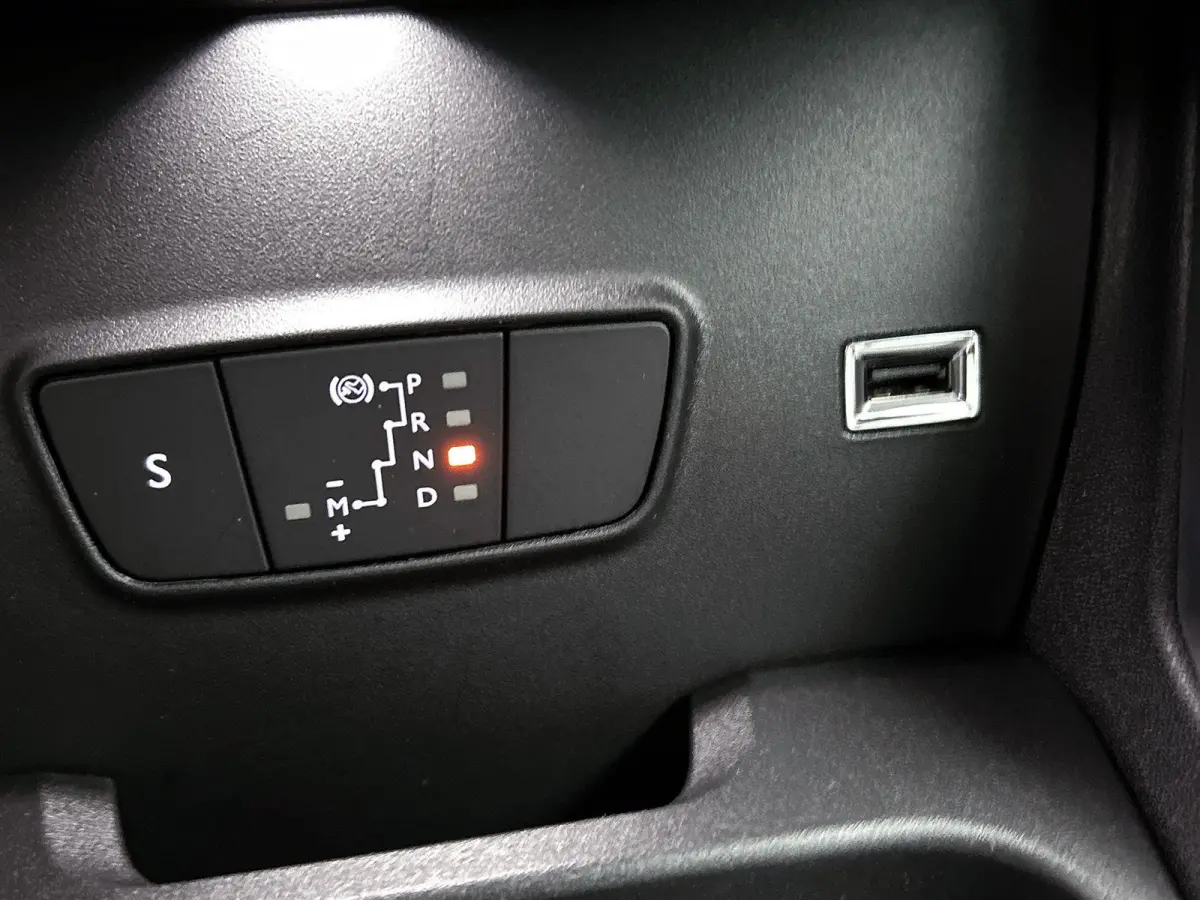 1.2 110pk S&S Shine Automaat | Navigatie | Climate Control | Cruise Control | Camera | 17"LMV | LED | Apple Carplay/Android Auto |
