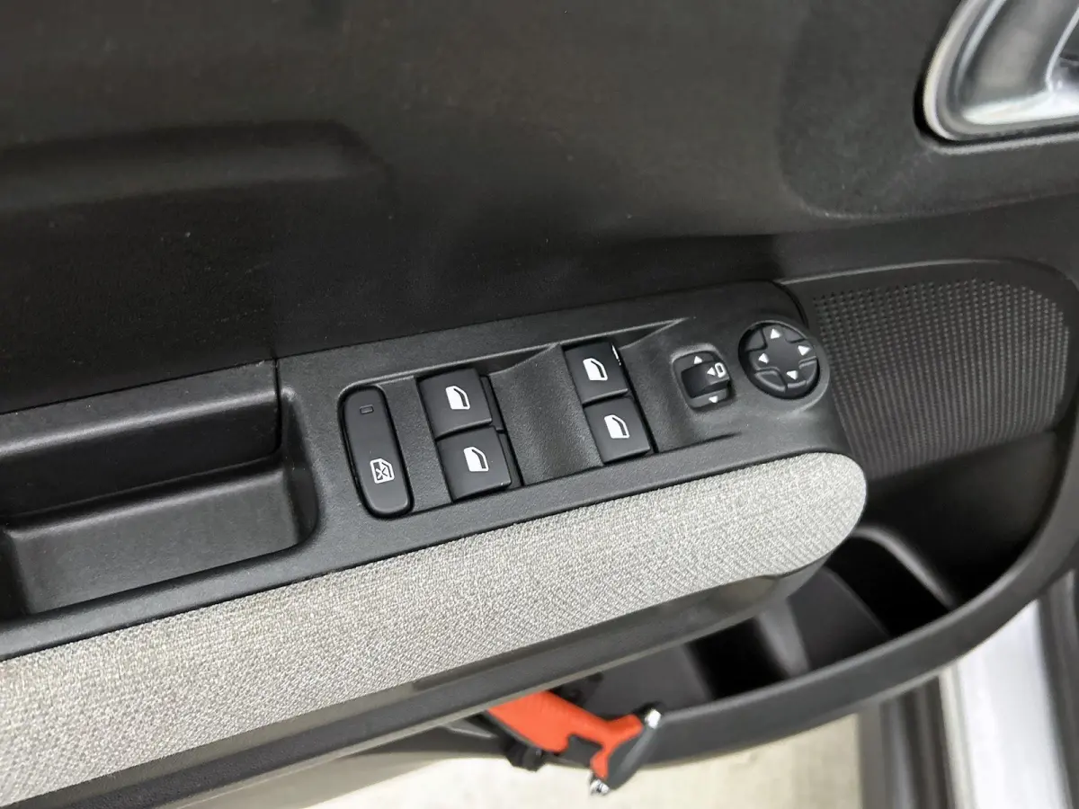 1.2 110pk S&S Shine Automaat | Navigatie | Climate Control | Cruise Control | Camera | 17"LMV | LED | Apple Carplay/Android Auto |