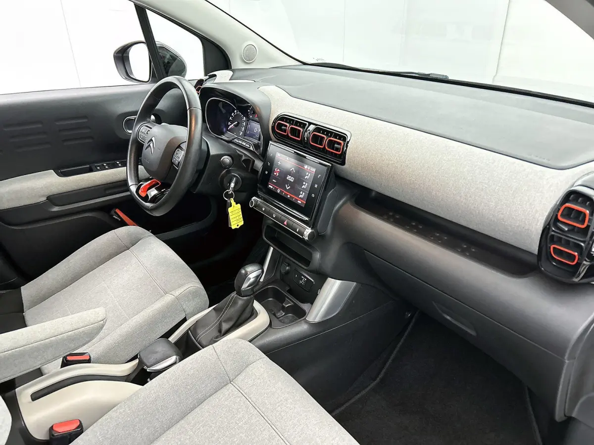 1.2 110pk S&S Shine Automaat | Navigatie | Climate Control | Cruise Control | Camera | 17"LMV | LED | Apple Carplay/Android Auto |