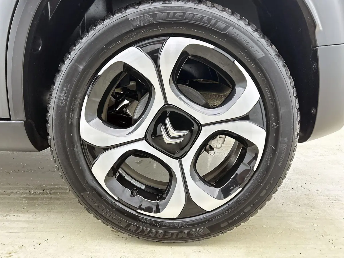 1.2 110pk S&S Shine Automaat | Navigatie | Climate Control | Cruise Control | Camera | 17"LMV | LED | Apple Carplay/Android Auto |