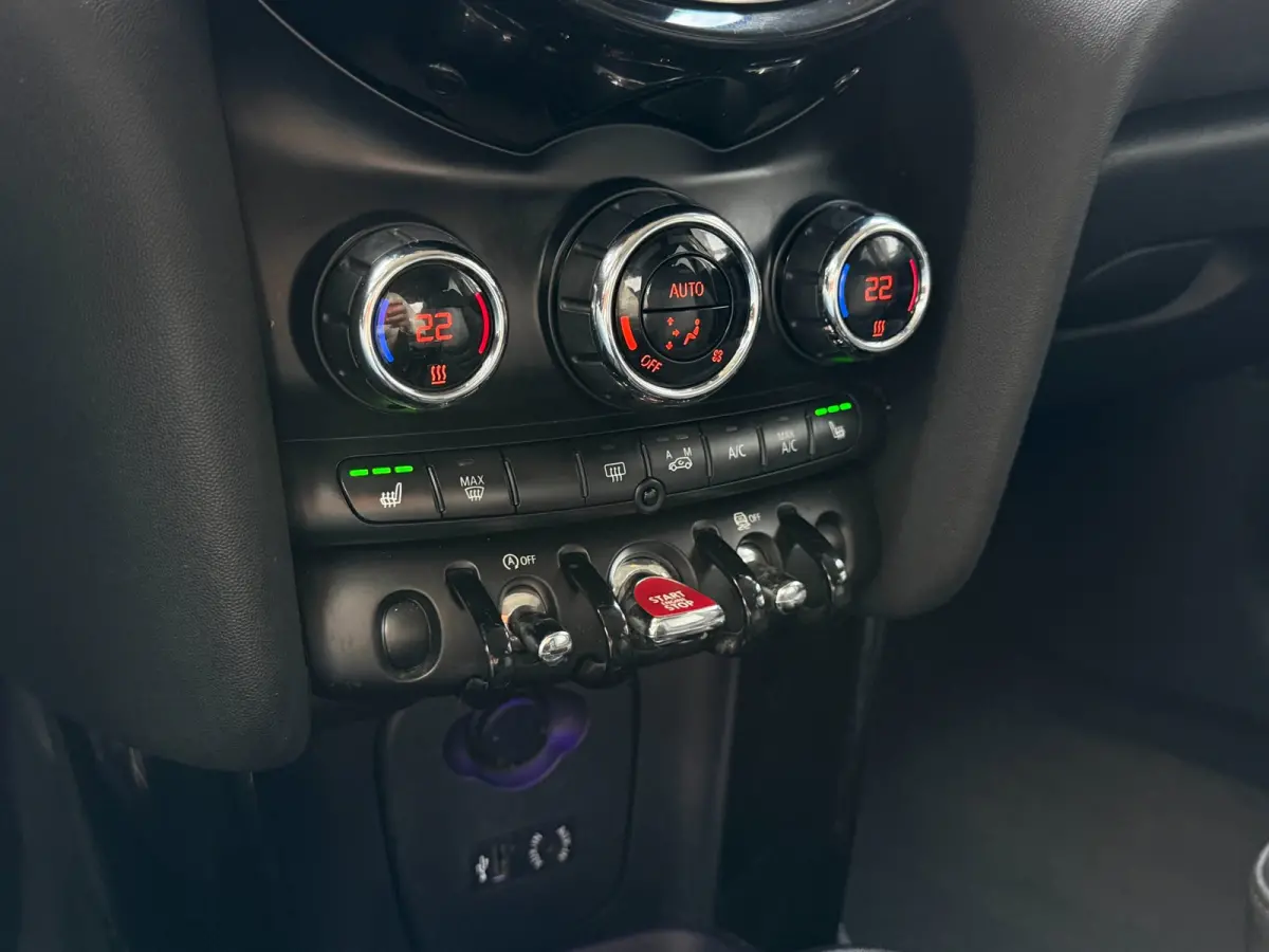 Mini 1.5 Chili Business Led Navi Aut.