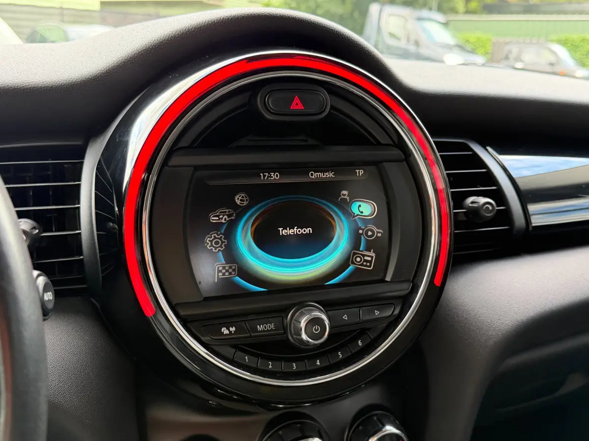 Mini 1.5 Chili Business Led Navi Aut.