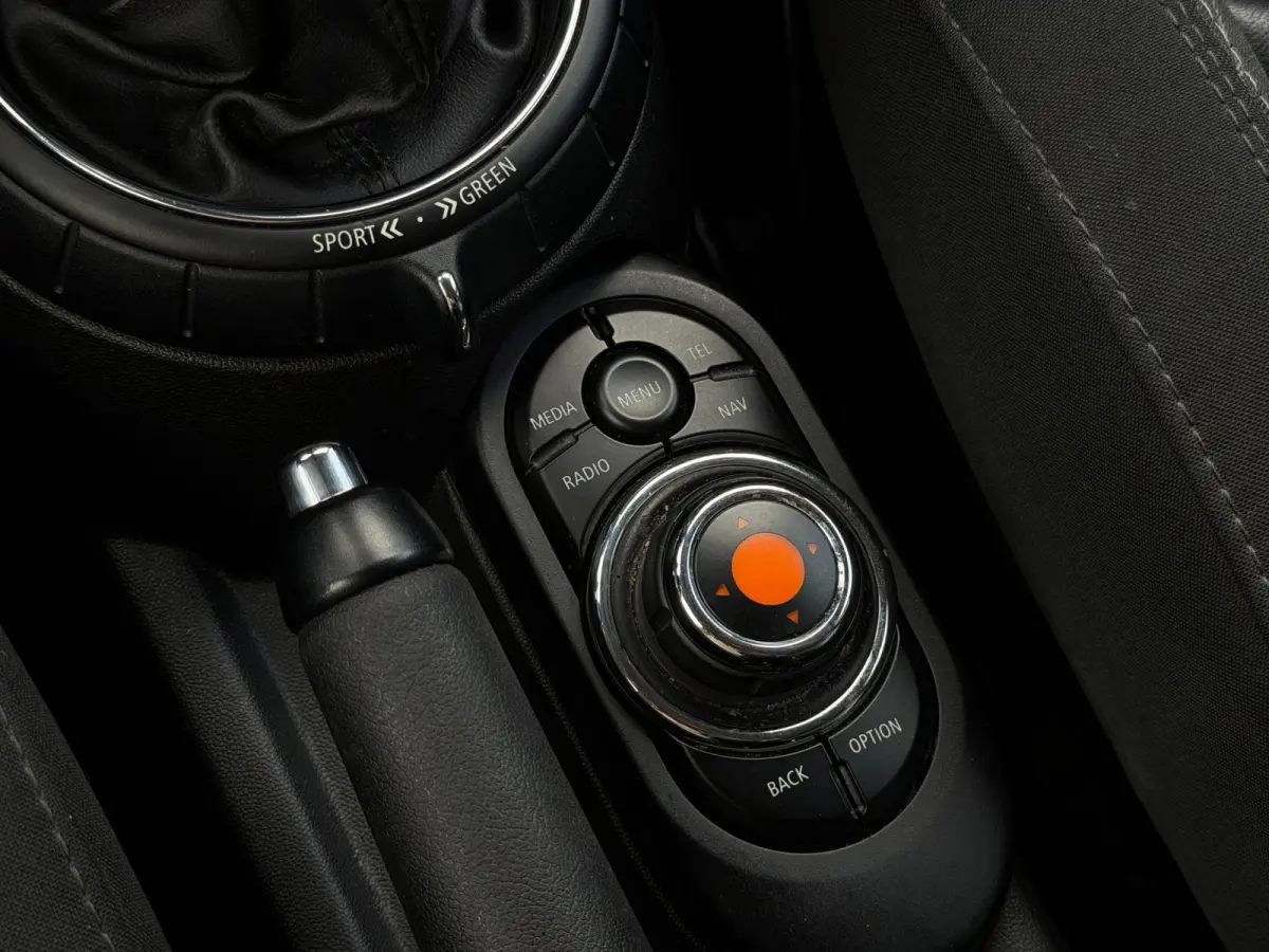 Mini 1.5 Chili Business Led Navi Aut.
