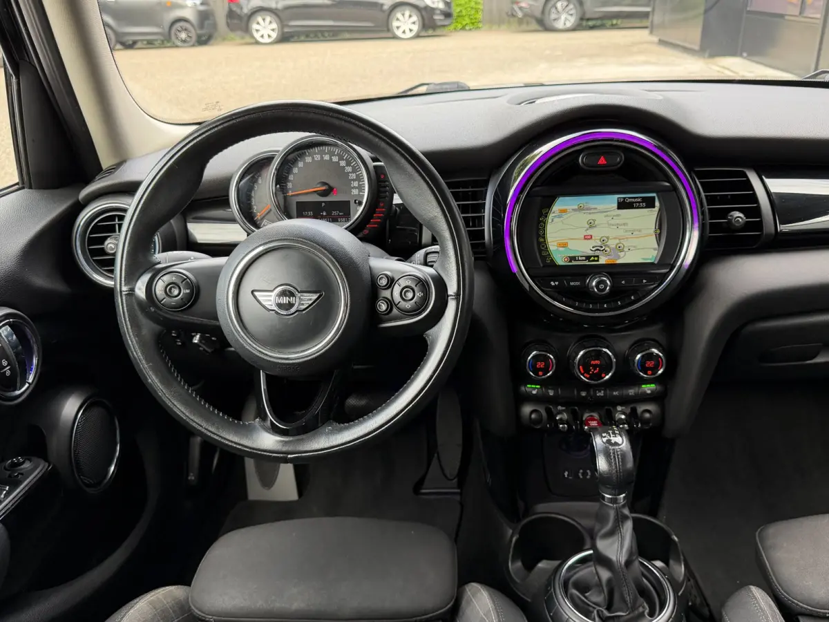 Mini 1.5 Chili Business Led Navi Aut.