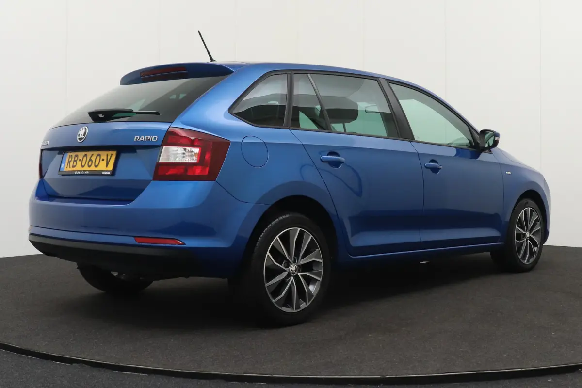 1.0 TSI 96 PK Aut. Business Climate Stoelverw.
