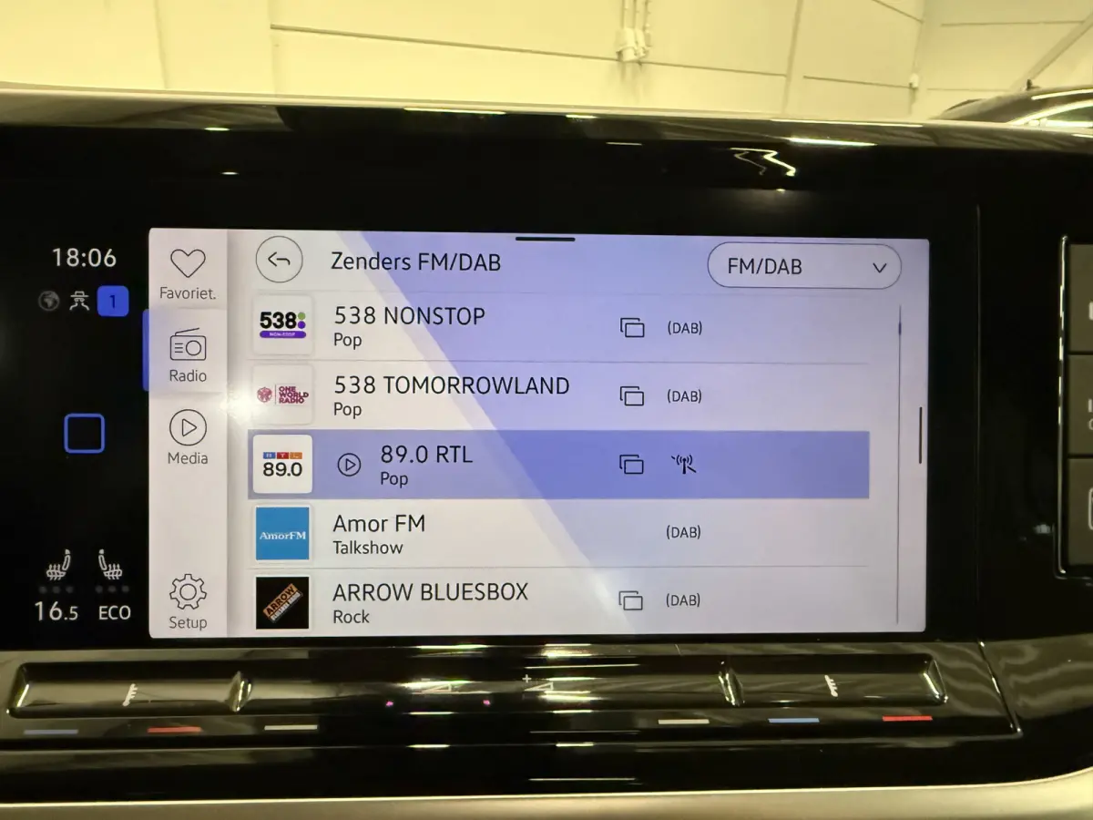 1.4 eHybrid Life 7p. PANO/IQ-LIGHT/19"/SOH 93%/CARPLAY/SFEER/ELECTR.SCHUIFDEUREN/ACC/KEYLESS/STOEL+STUURVERW/PRIVACY/ELECTR.A.KLEP/DEEP-BLACK METALLIC/VOLLEDIG VW DEALER HISTORIE