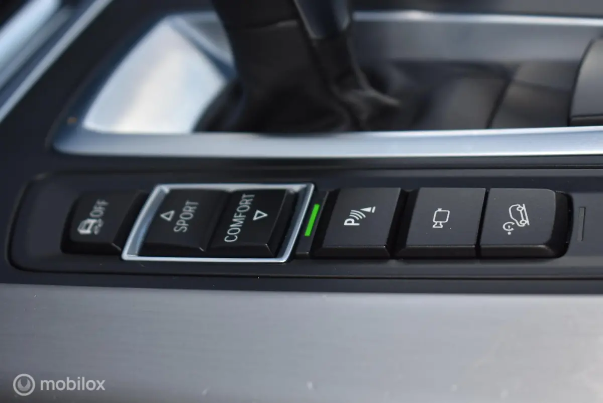 xDrive40d M-Sport Sapphirschwarz Pano Nappa 360° HUD Elek. trekhaak HiFi 20" LMV Etc.