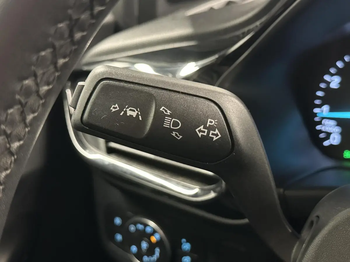 1.0 EcoBoost Connected NAVI CARPLAY CRUISE LM 50000 KM.