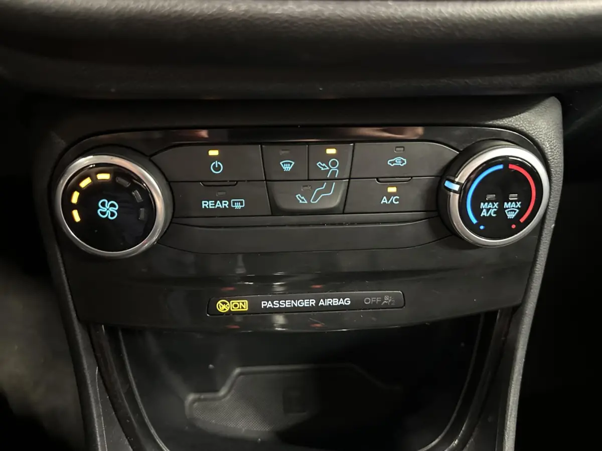 1.0 EcoBoost Connected NAVI CARPLAY CRUISE LM 50000 KM.