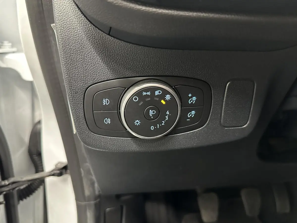 1.0 EcoBoost Connected NAVI CARPLAY CRUISE LM 50000 KM.