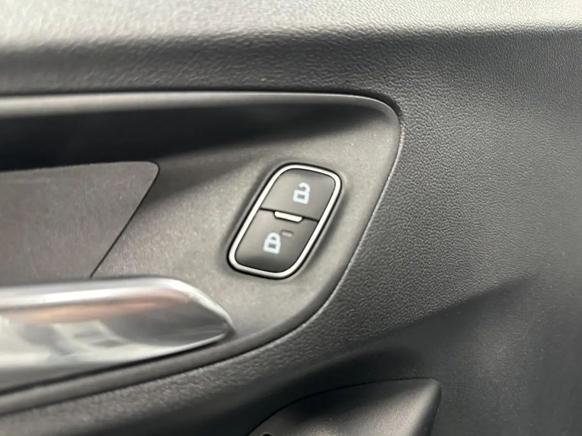 1.0 EcoBoost Connected NAVI CARPLAY CRUISE LM 50000 KM.
